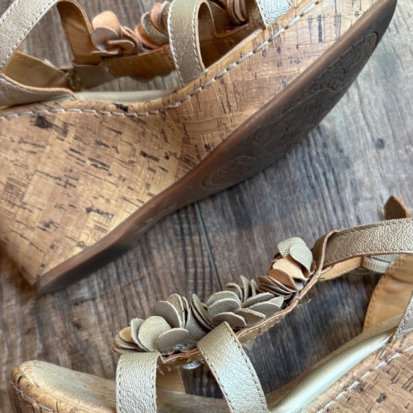 b.o.c. Born Concept Women's Fiore Champagne Sandals with Floral Accents Size 10 - Picture 12 of 14